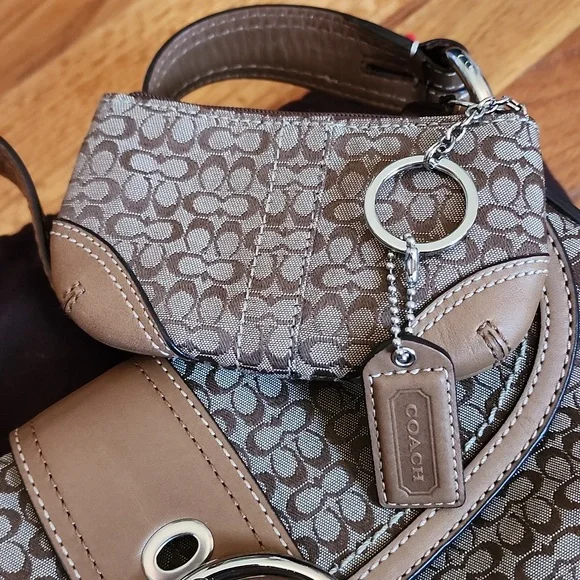 Like New Coach Vintage Leather & Canvas Soho Baguette plus coin purse & dust bag - Picture 6 of 15